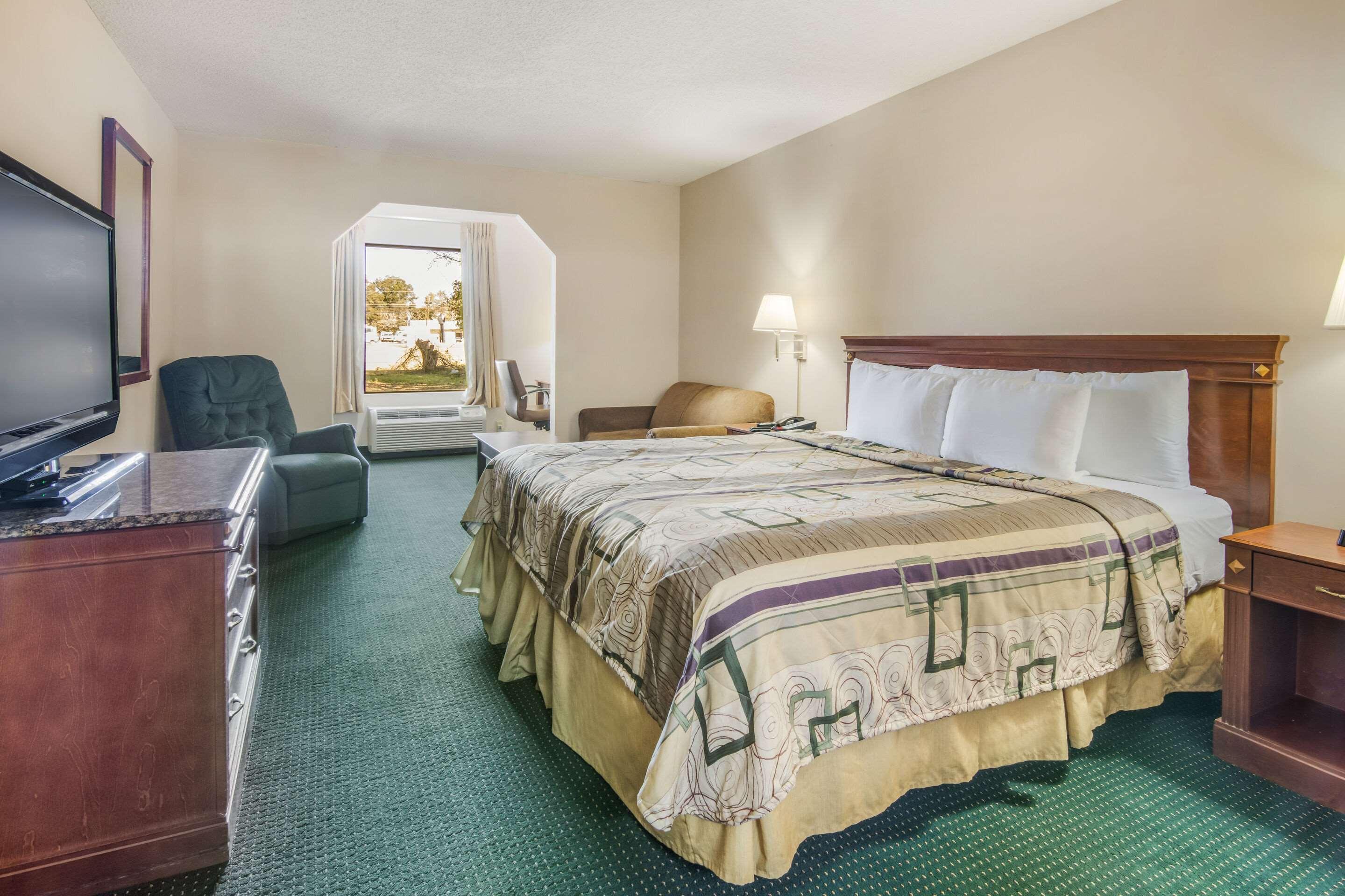 Rodeway Inn & Suites Dublin Exteriör bild