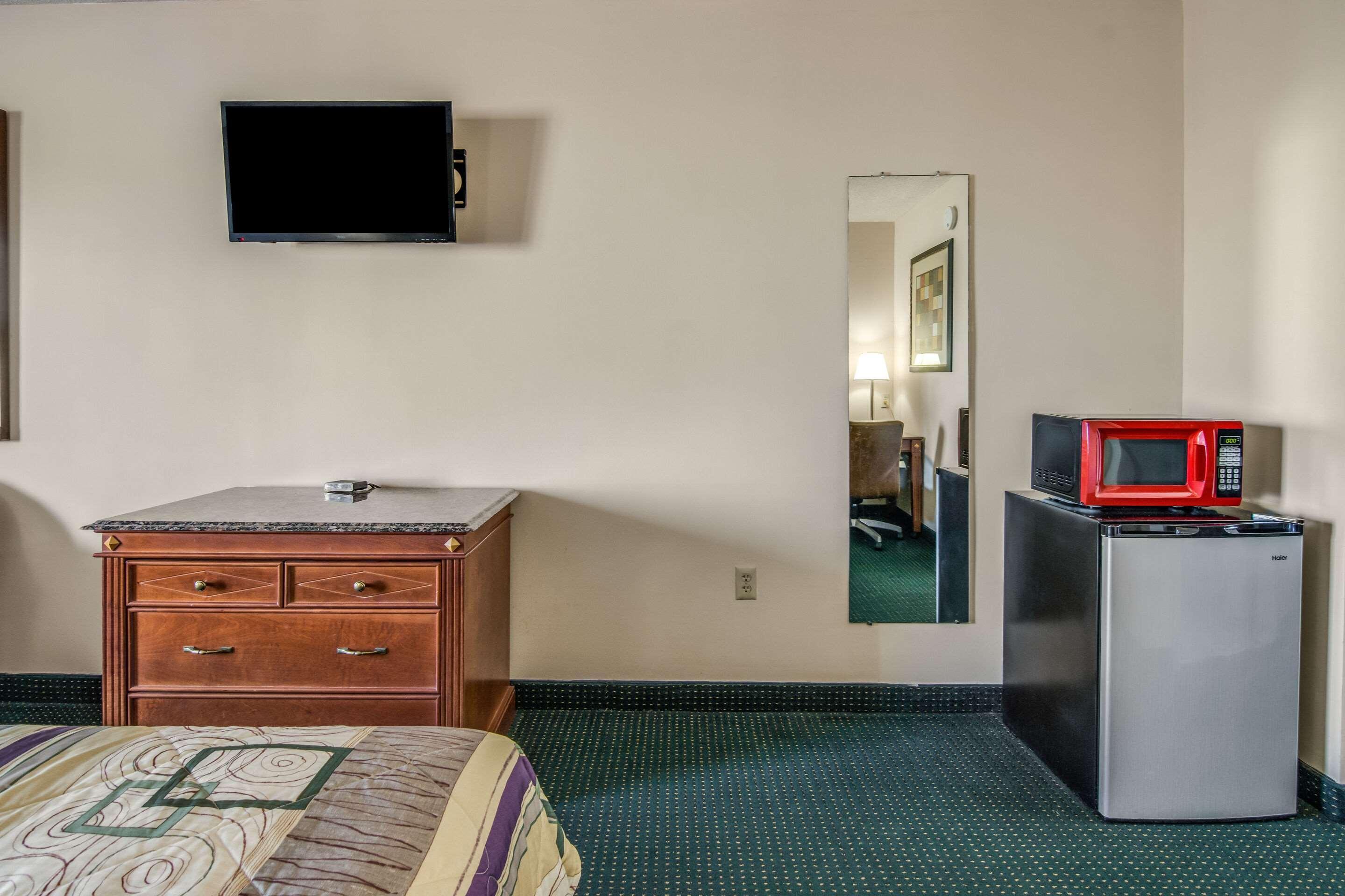 Rodeway Inn & Suites Dublin Exteriör bild