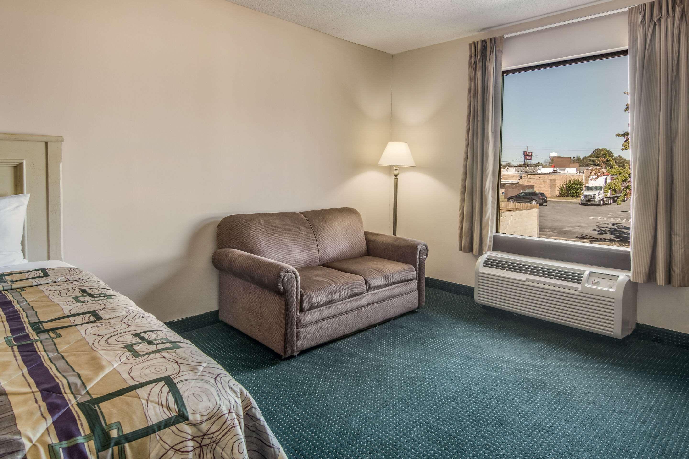 Rodeway Inn & Suites Dublin Exteriör bild