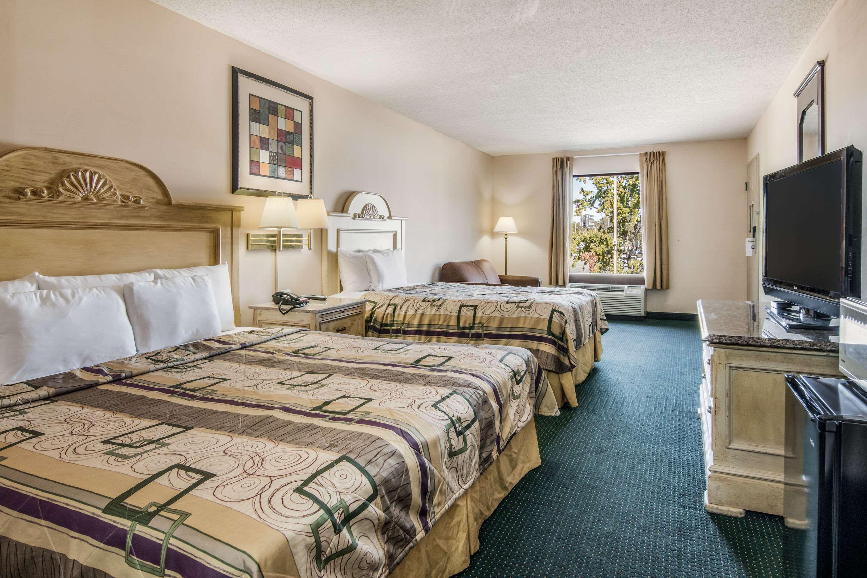 Rodeway Inn & Suites Dublin Exteriör bild