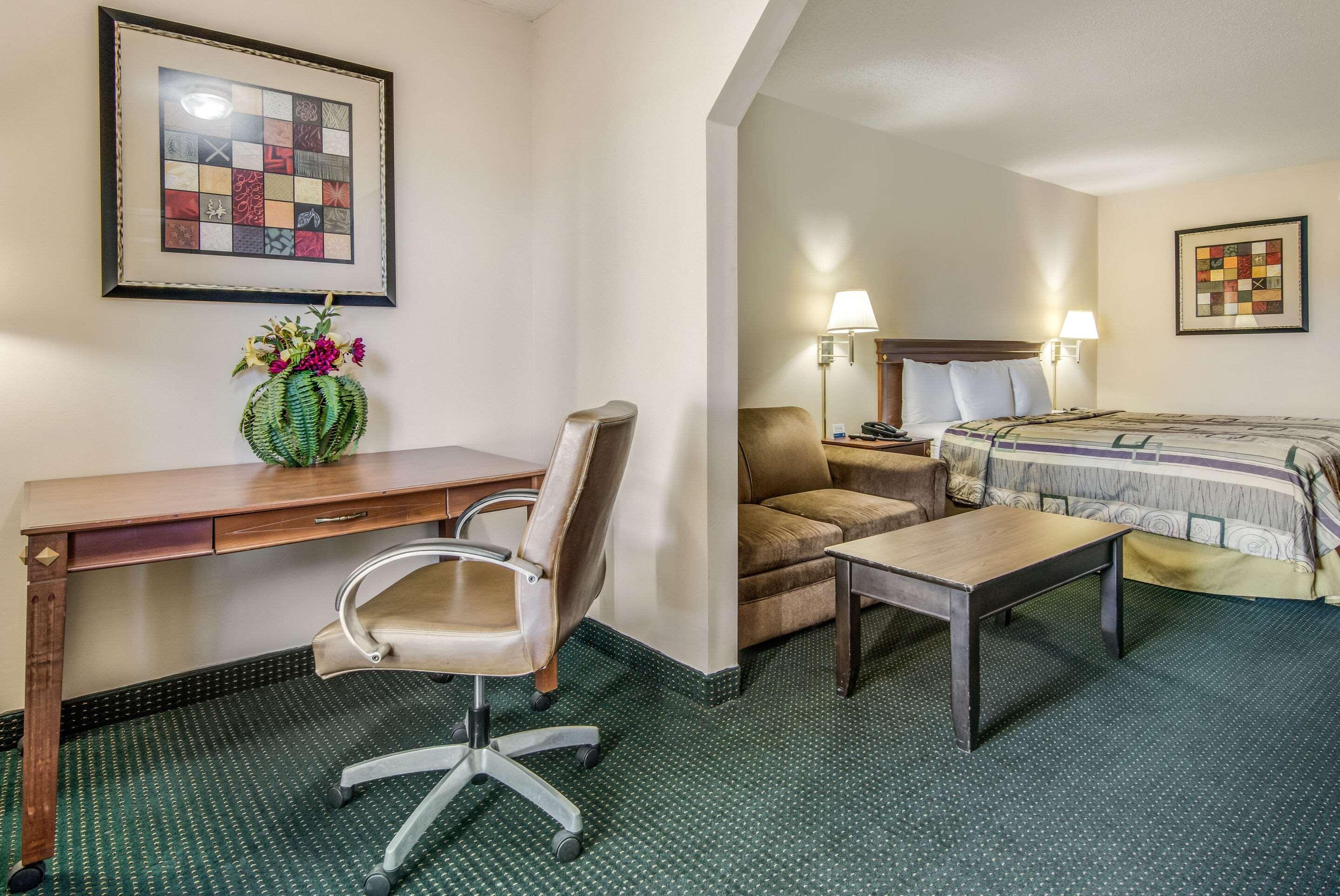 Rodeway Inn & Suites Dublin Exteriör bild