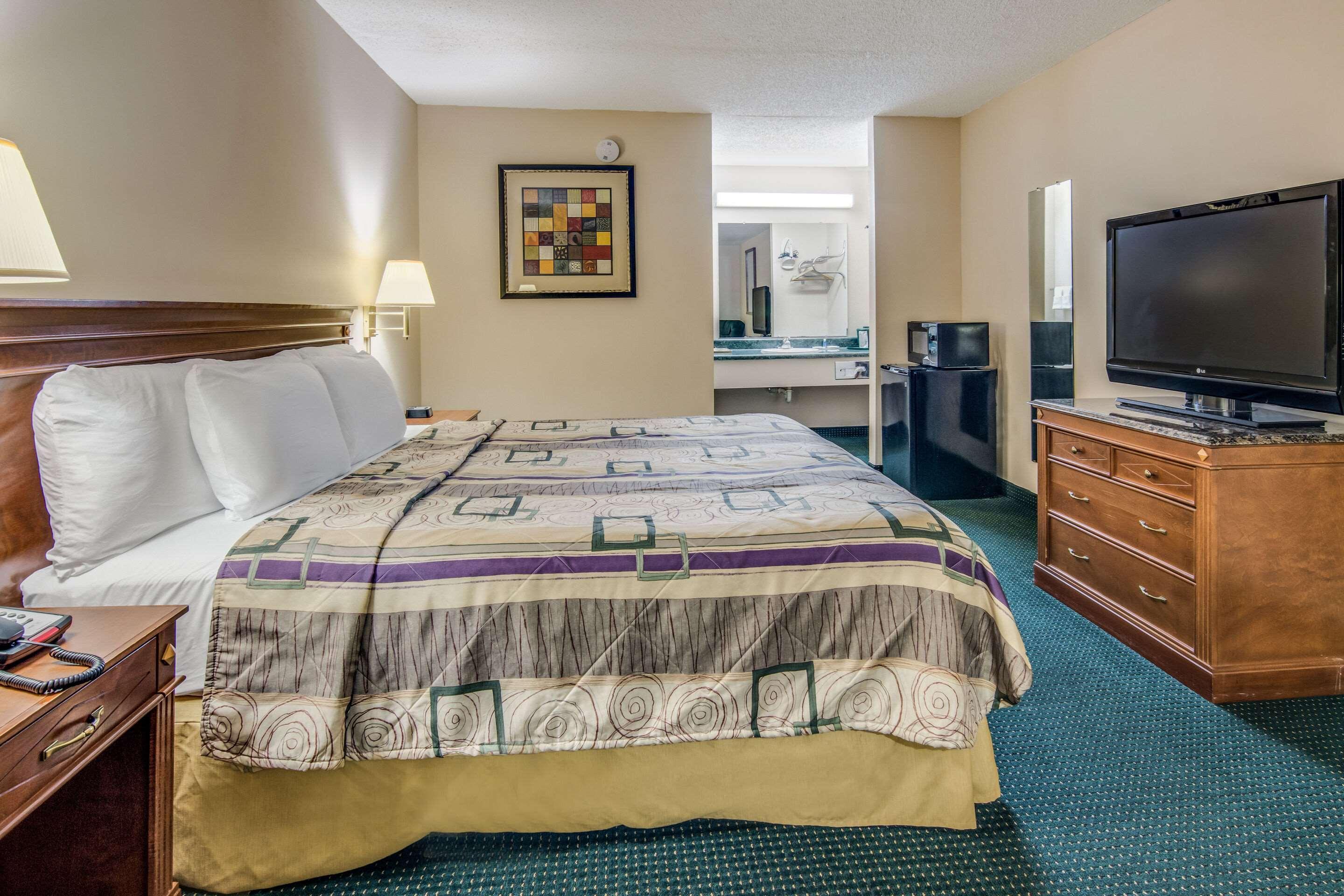 Rodeway Inn & Suites Dublin Exteriör bild