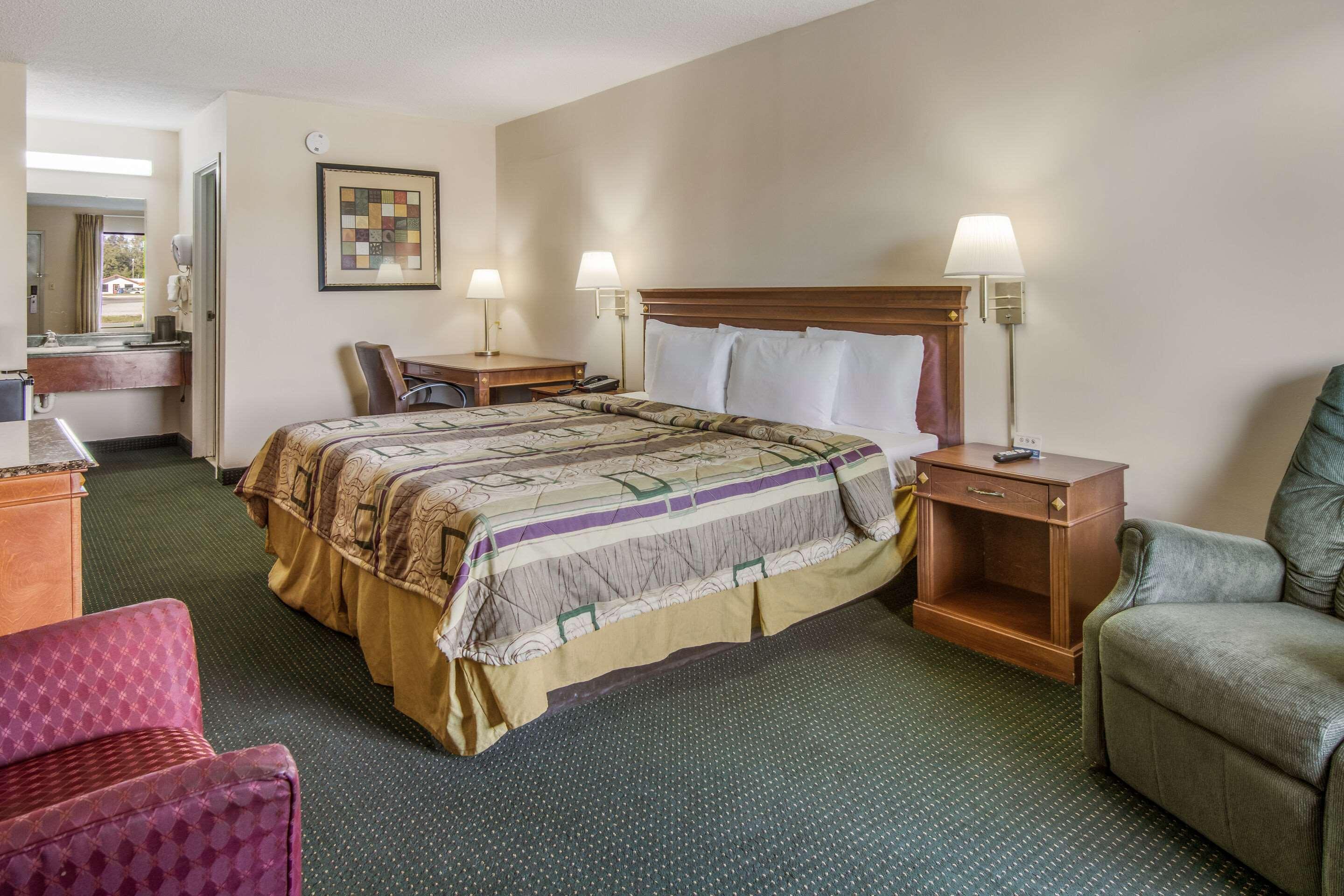 Rodeway Inn & Suites Dublin Exteriör bild