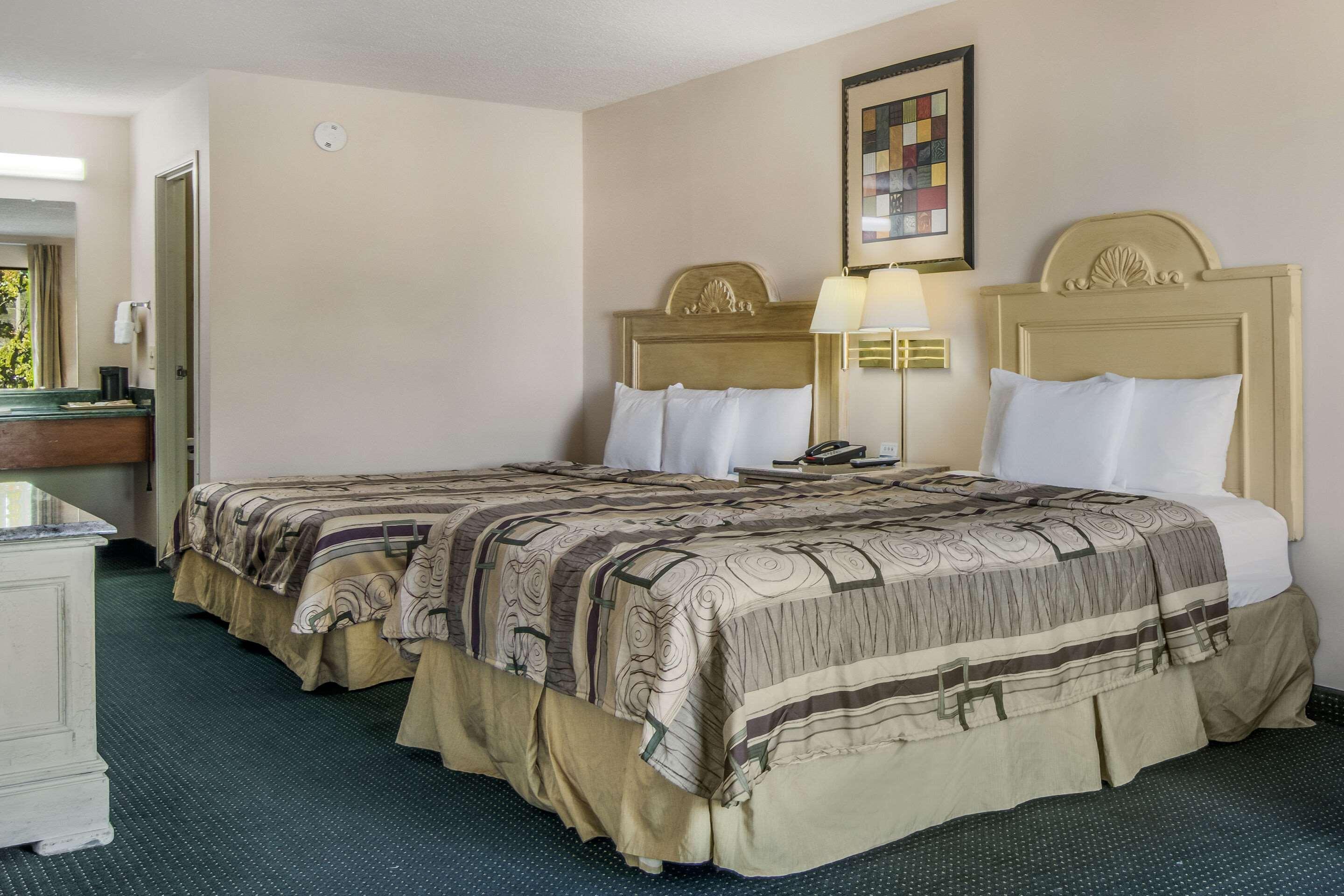 Rodeway Inn & Suites Dublin Exteriör bild