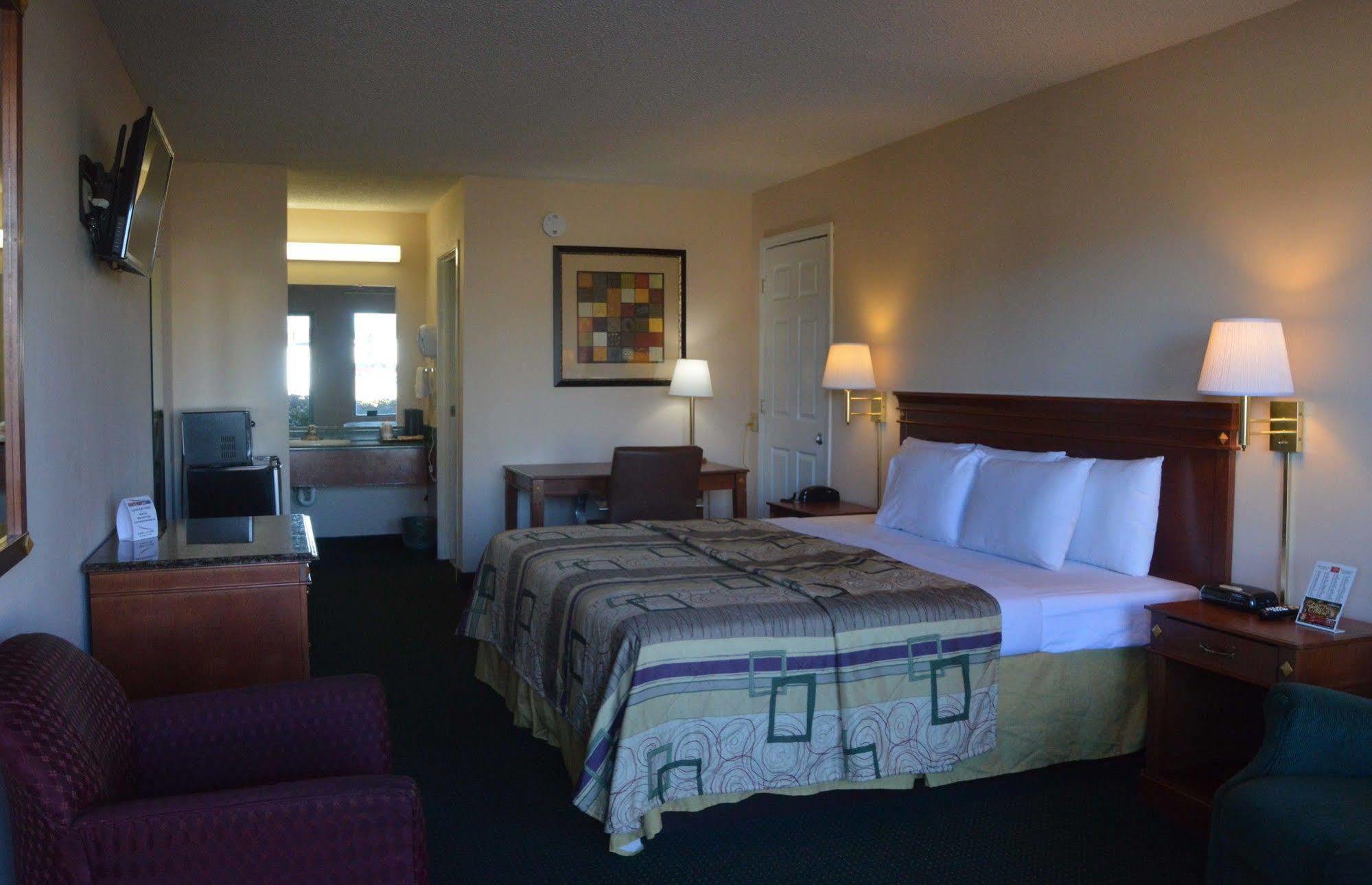 Rodeway Inn & Suites Dublin Exteriör bild
